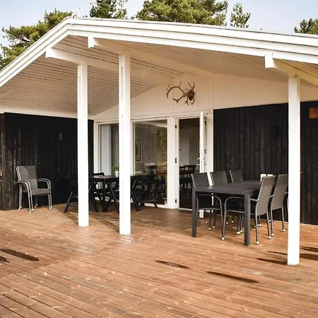 Semesterbostad Four-bedroom Holiday In *